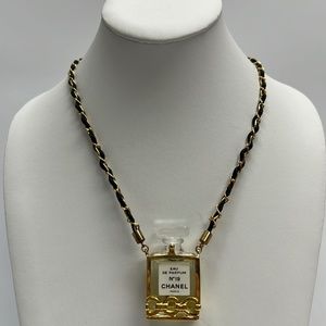 Chanel No 19 vintage Eau De Parfum pendant necklace.